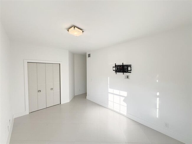 Building Photo - 1549 Barcelona Way