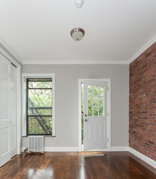 Building Photo - 309 E 8th St