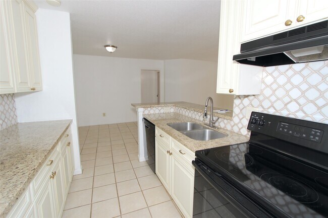 Building Photo - 10639 Braes Bend Dr