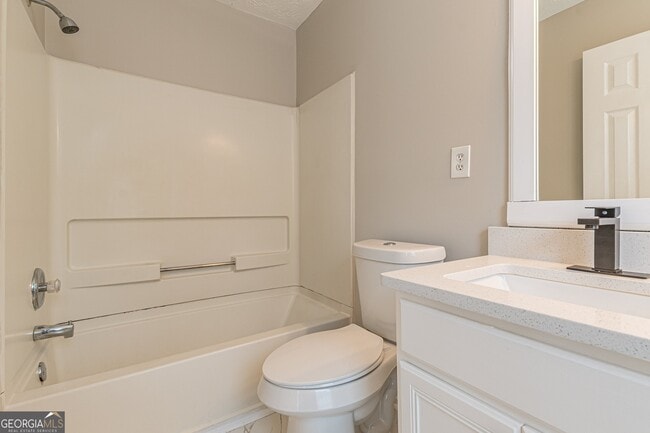 Building Photo - 5895 Hampton Ct