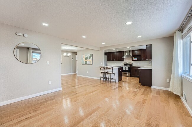 Building Photo - Modern Elegance in West Arvada - Your Drea...