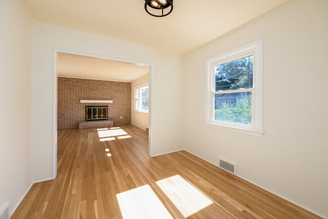 Building Photo - 361 Meadowbrook Ave