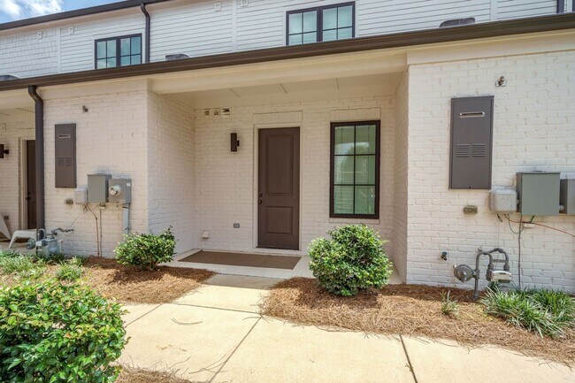 Building Photo - Beautiful 3 Bed 3.5 Bath Available Fall 2026! Move in Possible Prior to August!