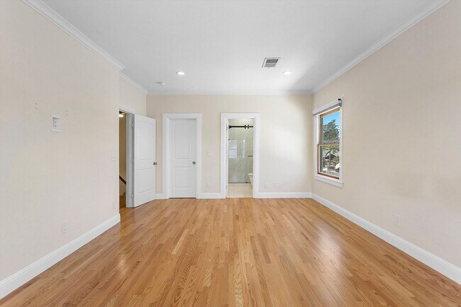 Building Photo - 826 Lincoln Ave