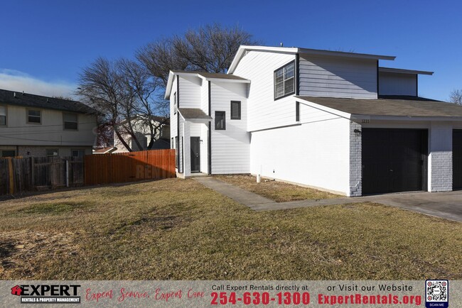 Building Photo - 1235 Royal Crest Dr