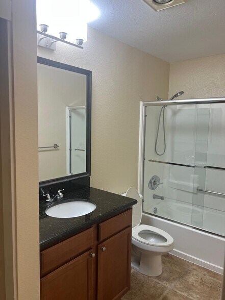 Building Photo - 923 Catkin Ct