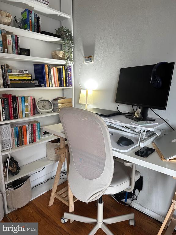 Building Photo - 275 Rochelle Ave