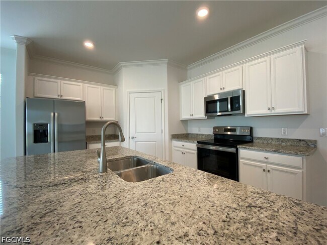 Building Photo - 14662 Cantabria Dr