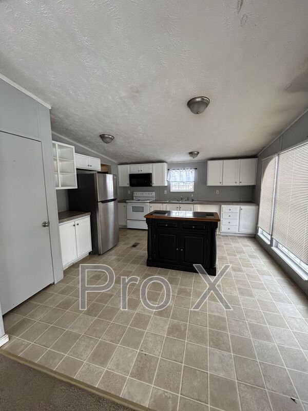 Building Photo - 1116 W 1st St