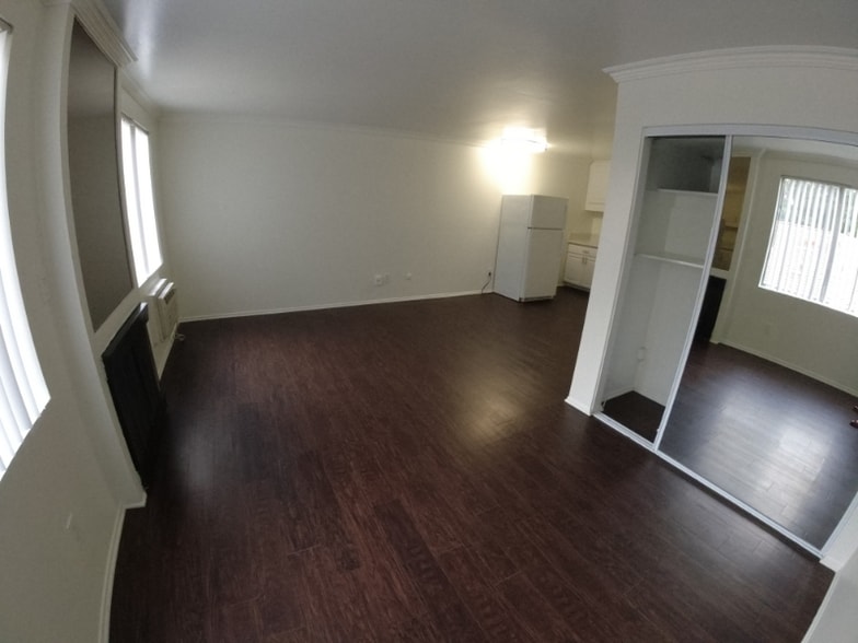 Building Photo - 320 S Occidental Blvd