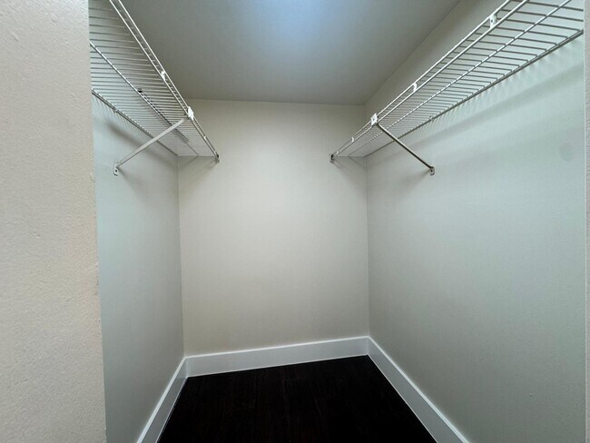 Building Photo - 711 N Pine Island Rd