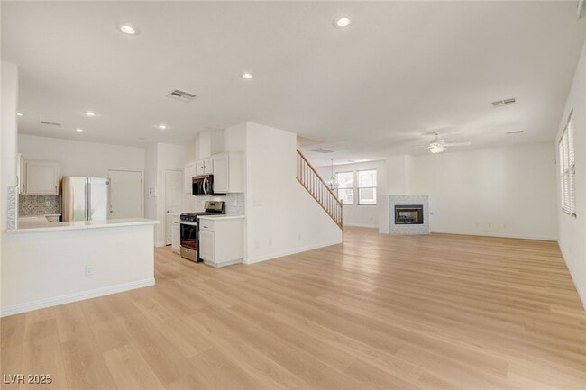 Building Photo - 10808 Wallflower Ave