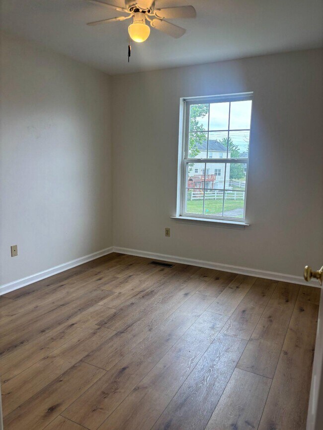 Building Photo - 4220 Elm Ct