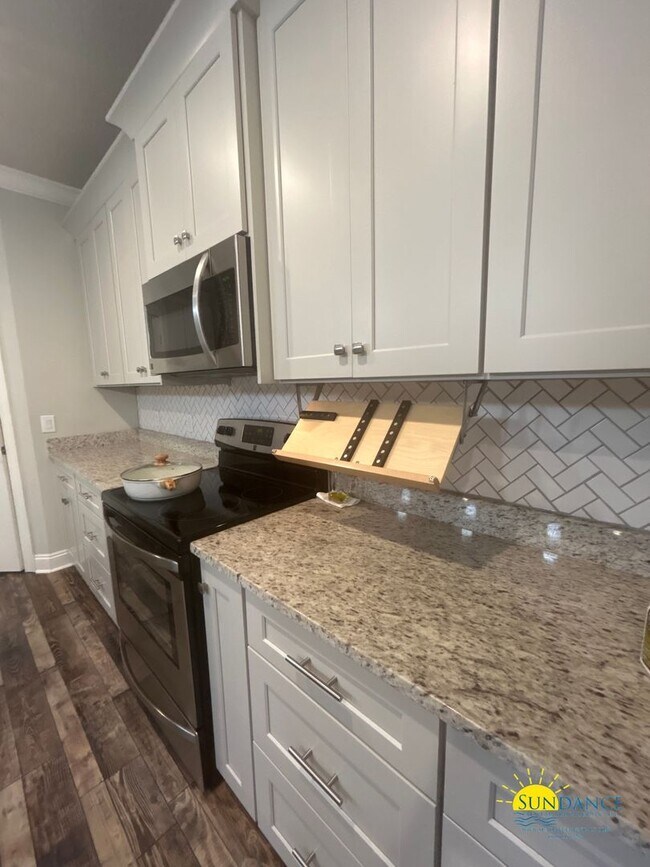 Building Photo - Exquisite 4 Bedroom Home in Navarre Near Beaches & Amenities!