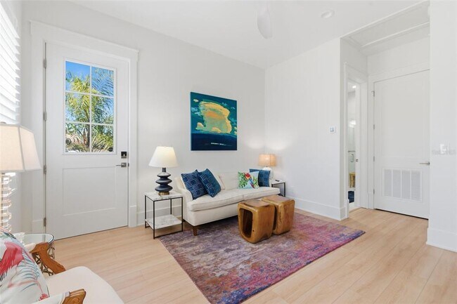 Building Photo - 345 Bailey St