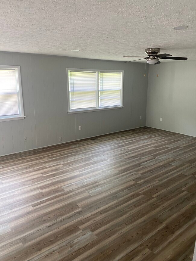 Building Photo - 919 George Madison Dr