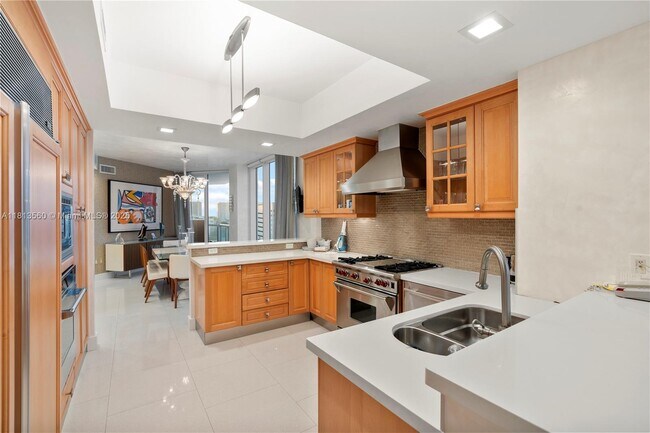 Building Photo - 17875 Collins Ave