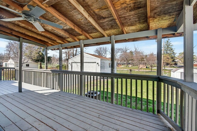 Building Photo - 9625 Theodosia Ave