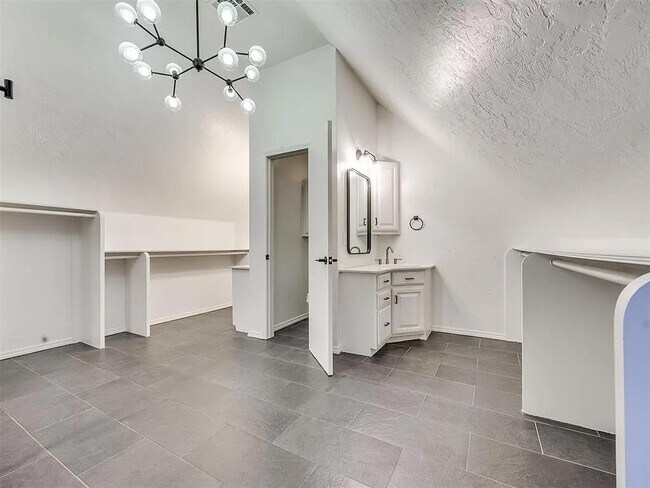 Building Photo - 1017 McFarland St