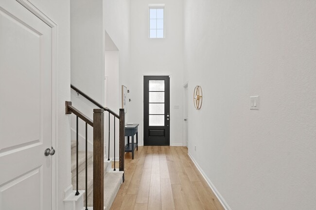 Building Photo - 9405 Vis Fls Trce