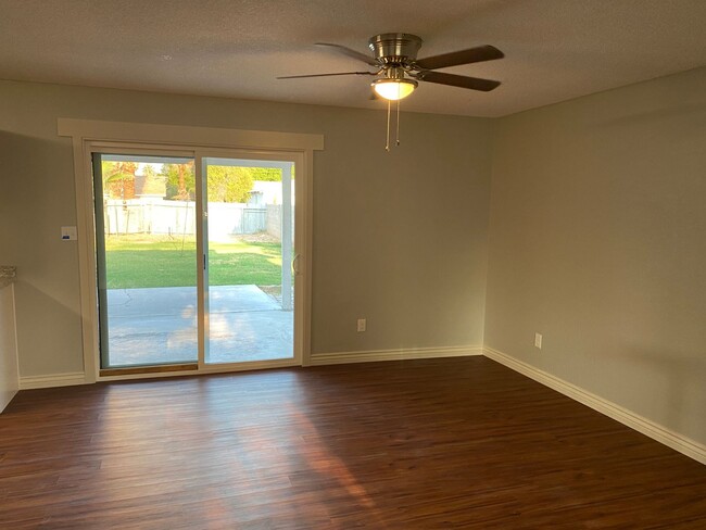 Building Photo - 3 bedroom home with large living room on a...