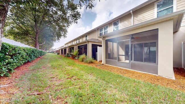 Building Photo - 13339 Solar Dr