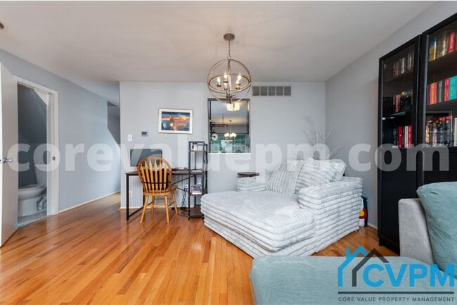 Building Photo - 11863 New Country Ln