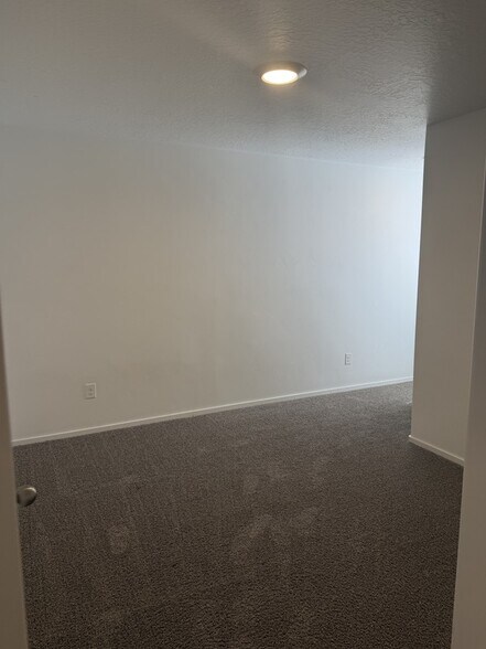 Building Photo - 1545 S 3740 E