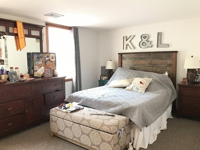 Building Photo - 273 Putnam Ave