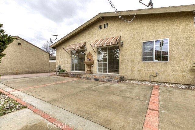 Building Photo - 6622 Varna Ave