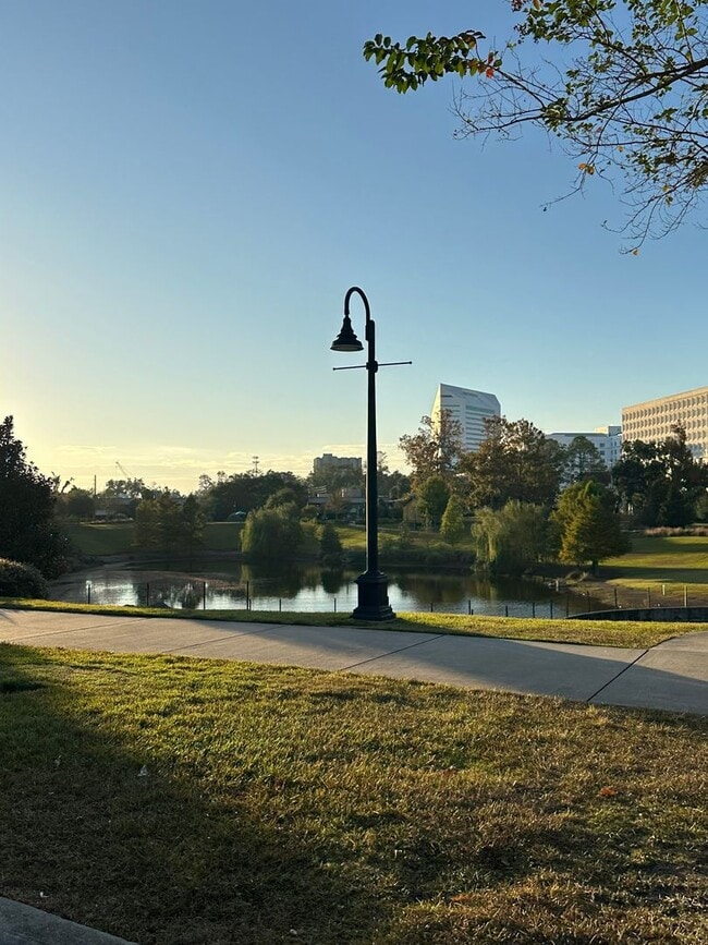 Building Photo - 322 Oakland Ave