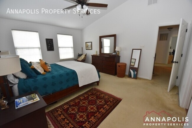Building Photo - 2808 Traxler Ct