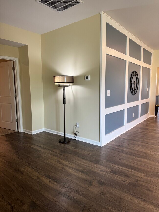 Building Photo - 839 Barlow Ln