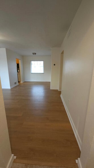 Building Photo - 2717 Clermont Pl