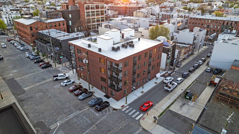 Building Photo - 2413 Frankford Ave