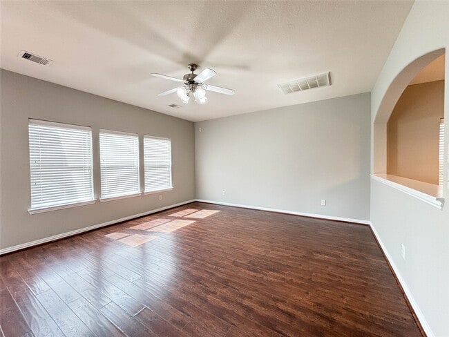 Building Photo - 1323 Maple Ace Dr