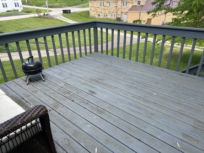 Building Photo - Newly Renovated 2 Bedroom Home Available f...
