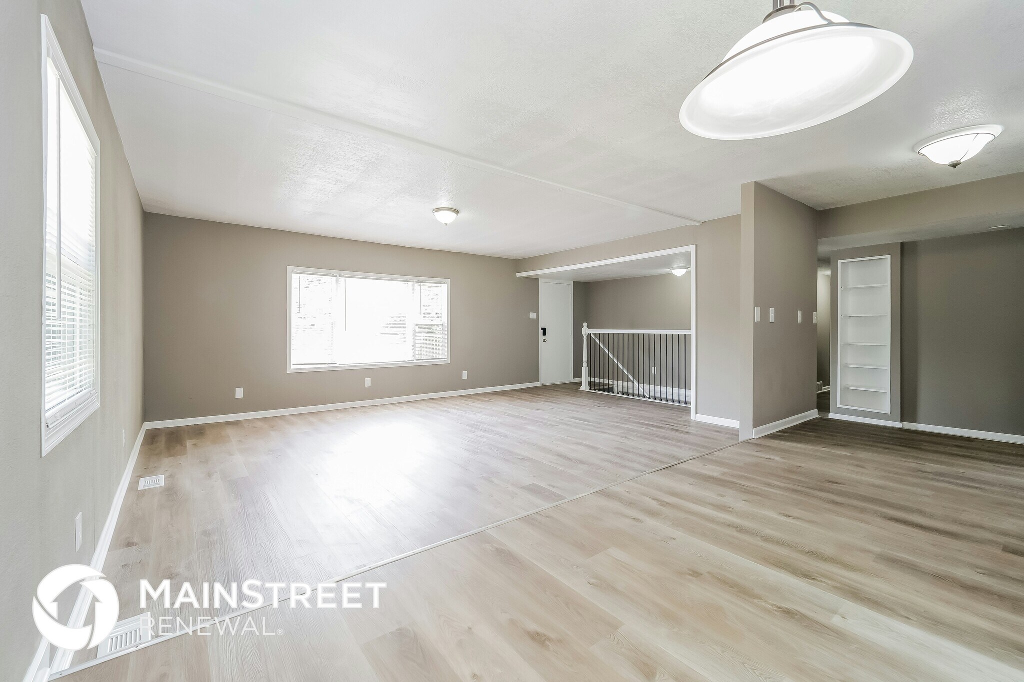 Building Photo - 300 E 164th Terrace