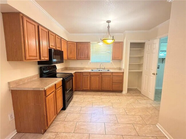 Building Photo - 3236 Reine Ave
