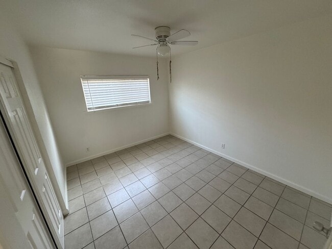 Building Photo - 9954