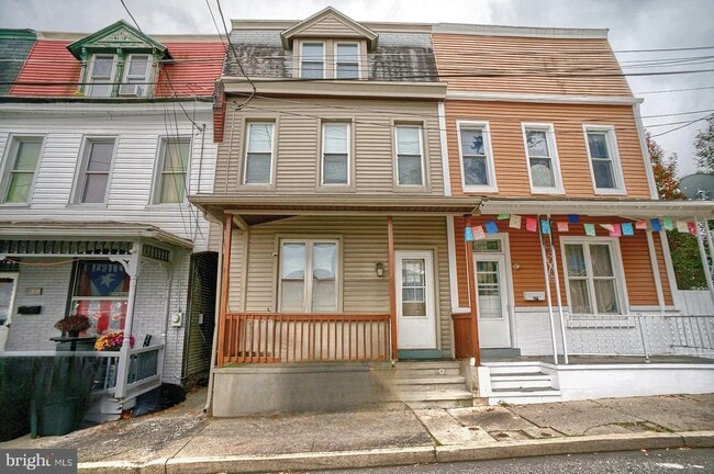 Primary Photo - 1102 Willow St