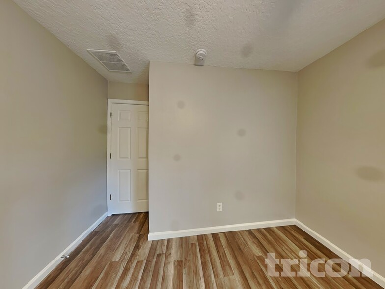 Building Photo - 13 Slocum Path