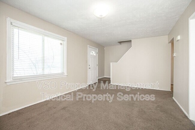Building Photo - 374 E 232nd St