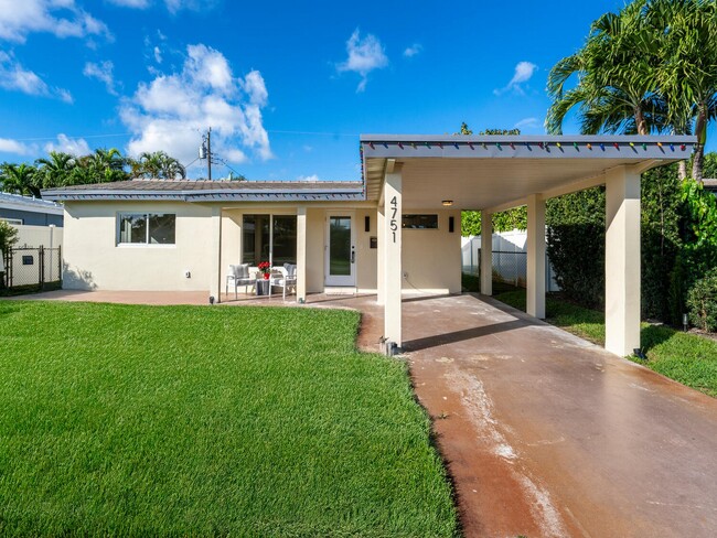 Building Photo - 4751 NE 4th Ave