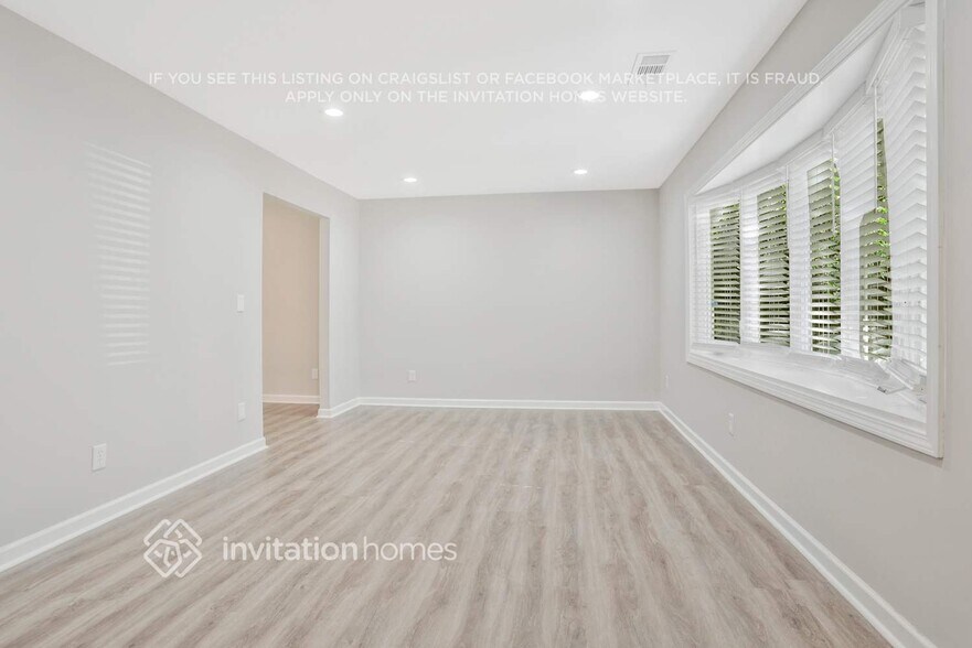 Building Photo - 3049 Larkspur Cir SW