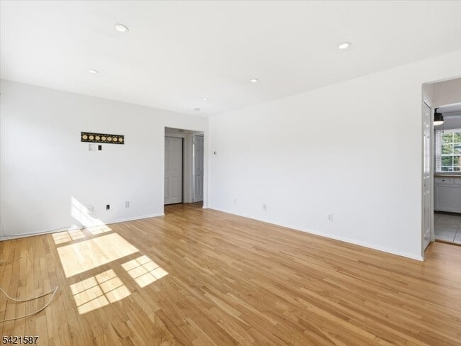 Building Photo - 115 Pitney Pl