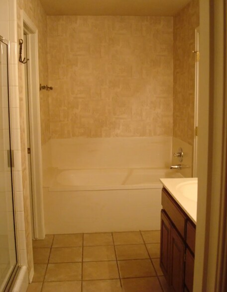 Building Photo - 18204 Willow Oak Ln