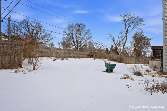 Building Photo - 1901 Kennedy Dr