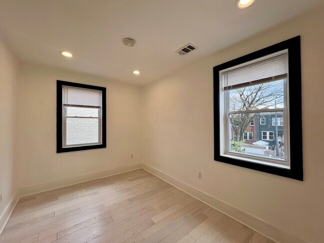 Building Photo - 1742 L St NE