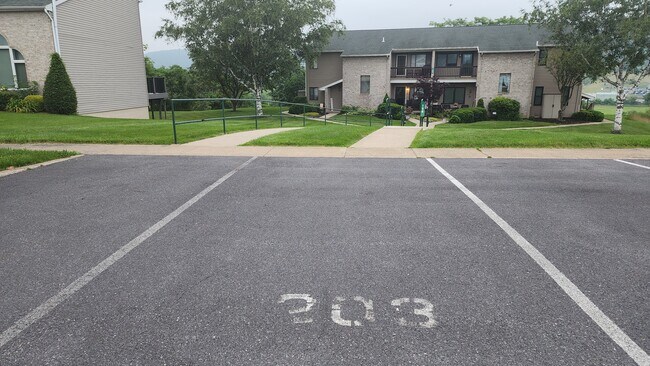 Building Photo - 184 Ridgeview St